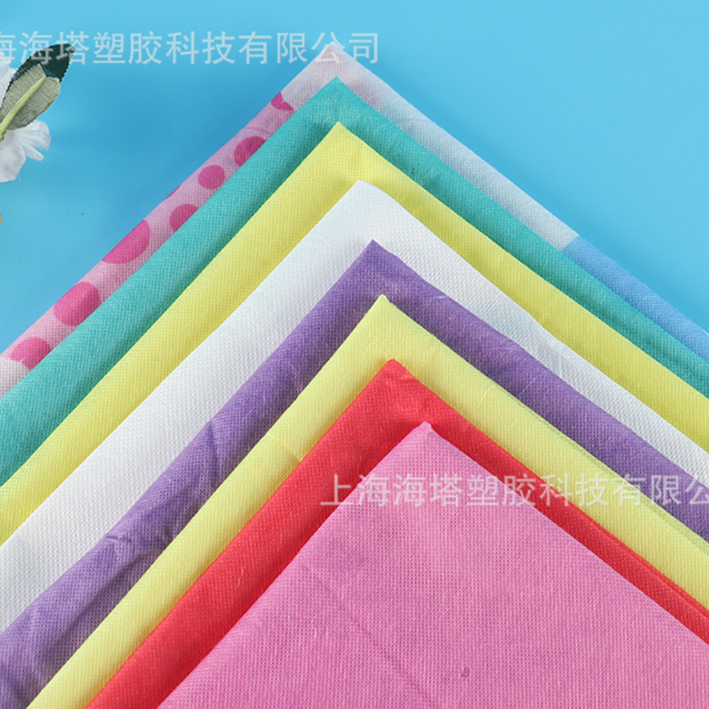 Self-adhesive na nalulusaw sa tubig na hindi pinagtagpi na tela